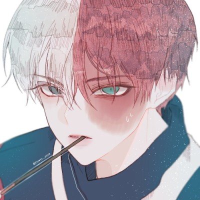 美女COS《巫师3》叶奈法惊艳绝伦 白嫩香肩紫眸勾人